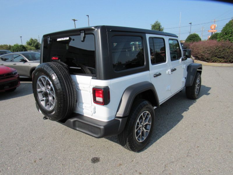 Vehicle image 4 of 23