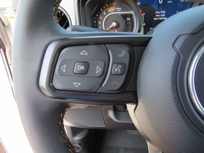 Vehicle image 16 of 23