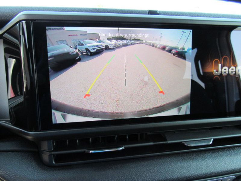 Vehicle image 10 of 23