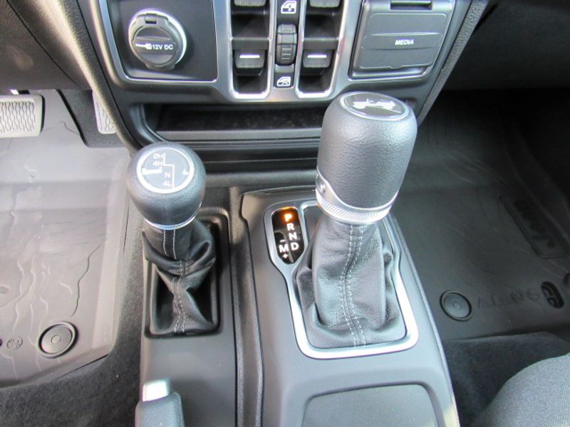 Vehicle image 11 of 23