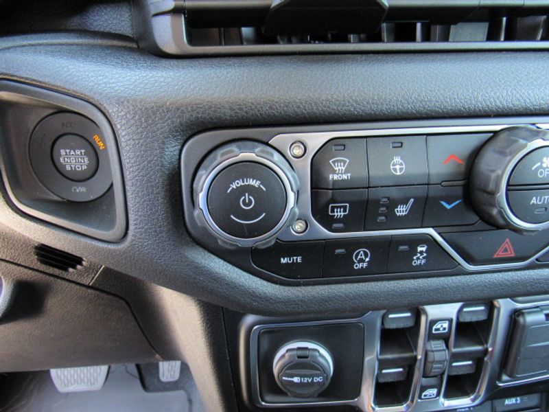 Vehicle image 12 of 20