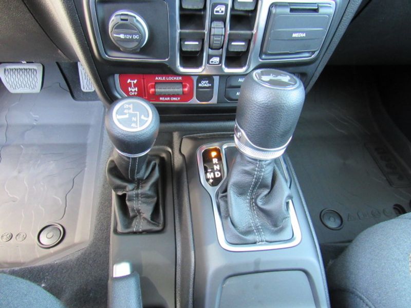 Vehicle image 9 of 20