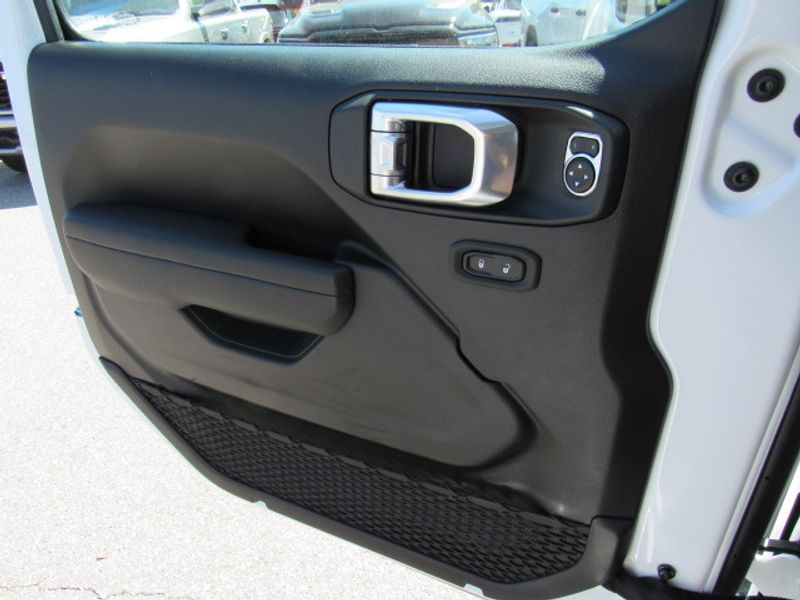 Vehicle image 7 of 20