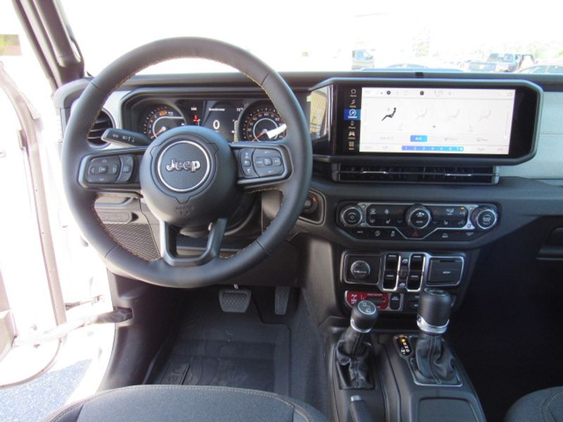 Vehicle image 15 of 20