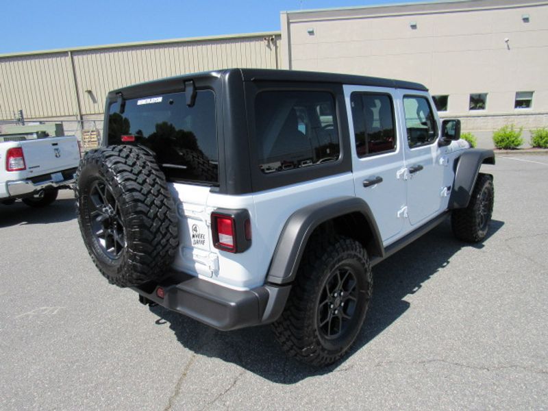 Vehicle image 3 of 20