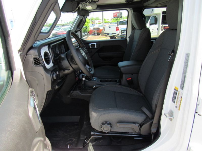 Vehicle image 8 of 20