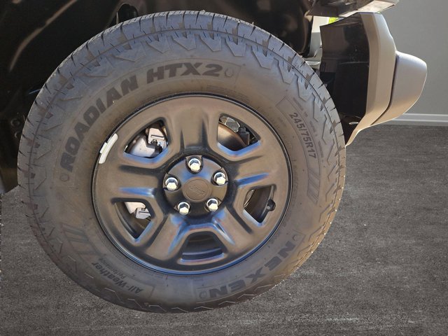 Vehicle image 21 of 60