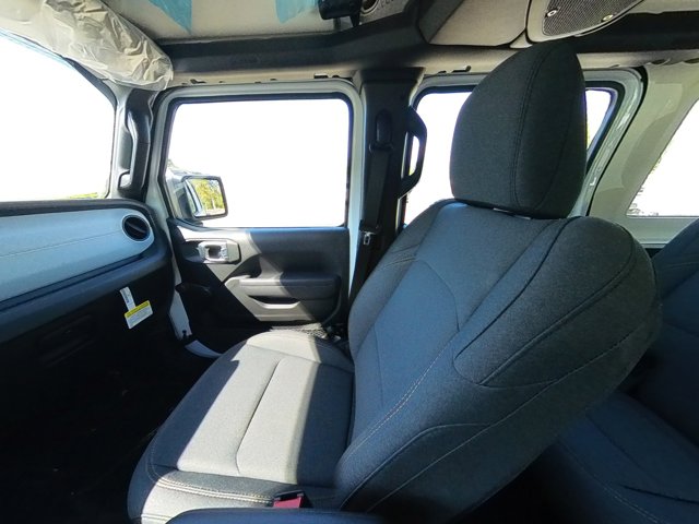 Vehicle image 58 of 60