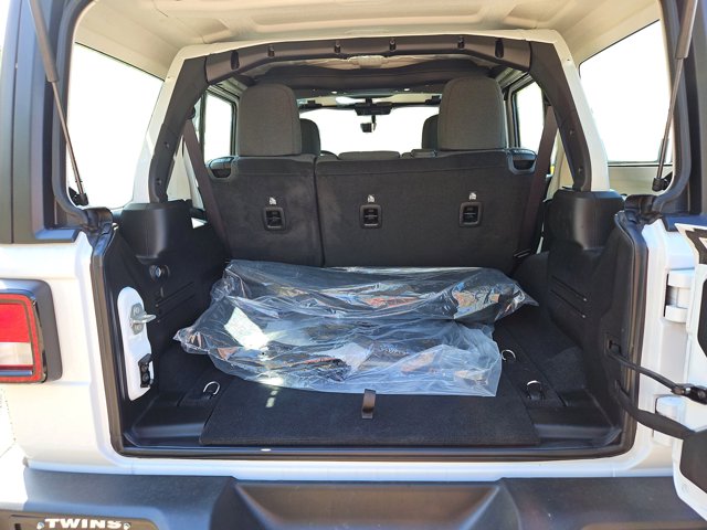 Vehicle image 15 of 60