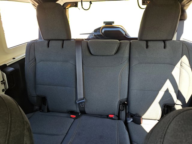 Vehicle image 33 of 60