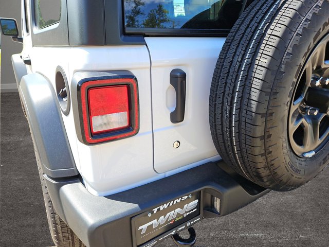 Vehicle image 28 of 60