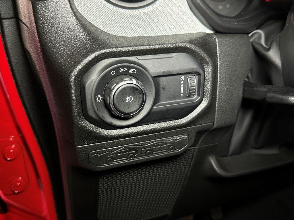 Vehicle image 12 of 20