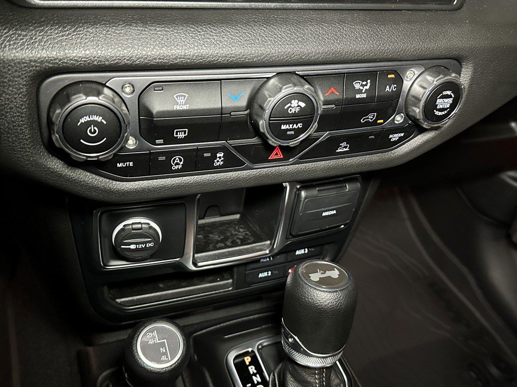 Vehicle image 14 of 20