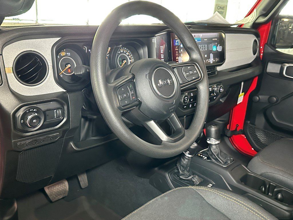 Vehicle image 10 of 20