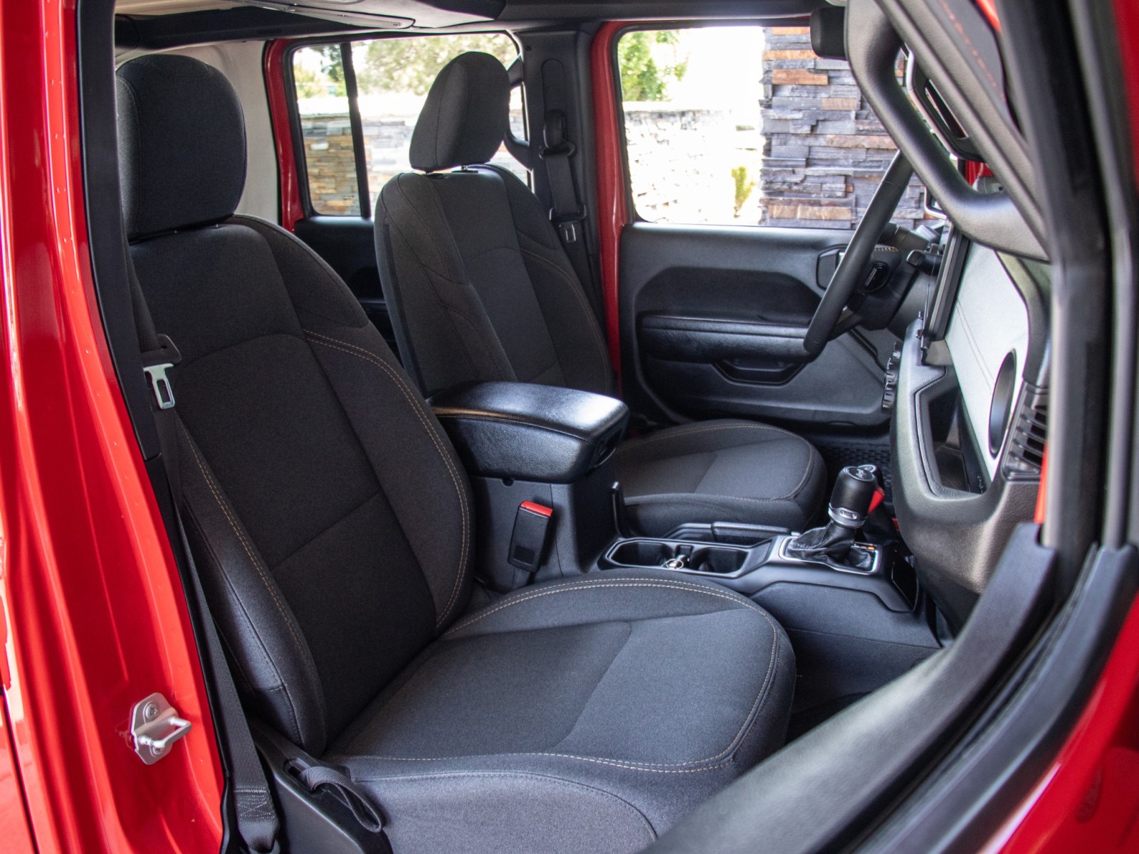 Vehicle image 18 of 23