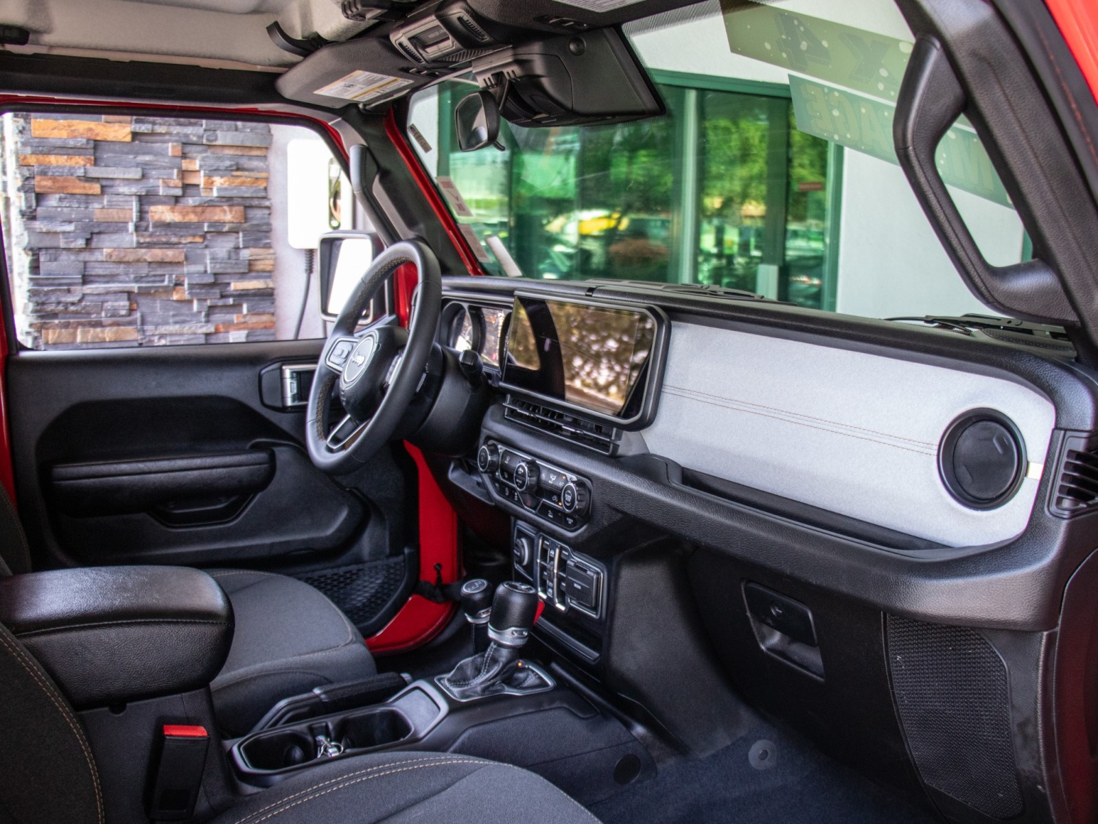 Vehicle image 17 of 23