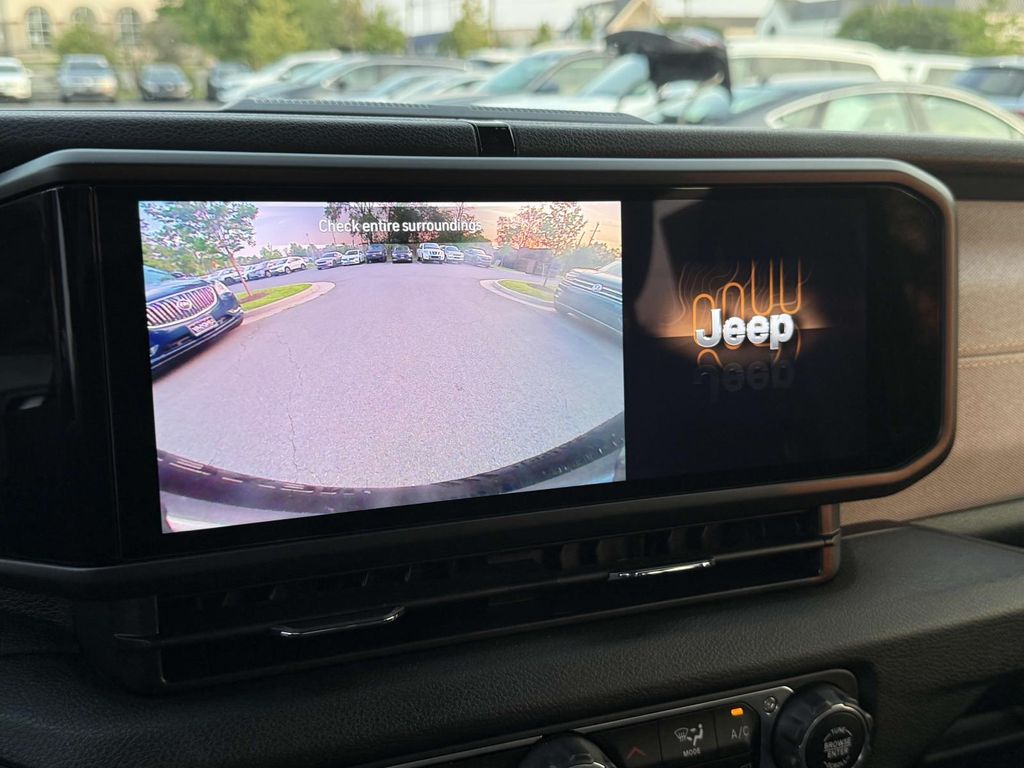 Vehicle image 15 of 26