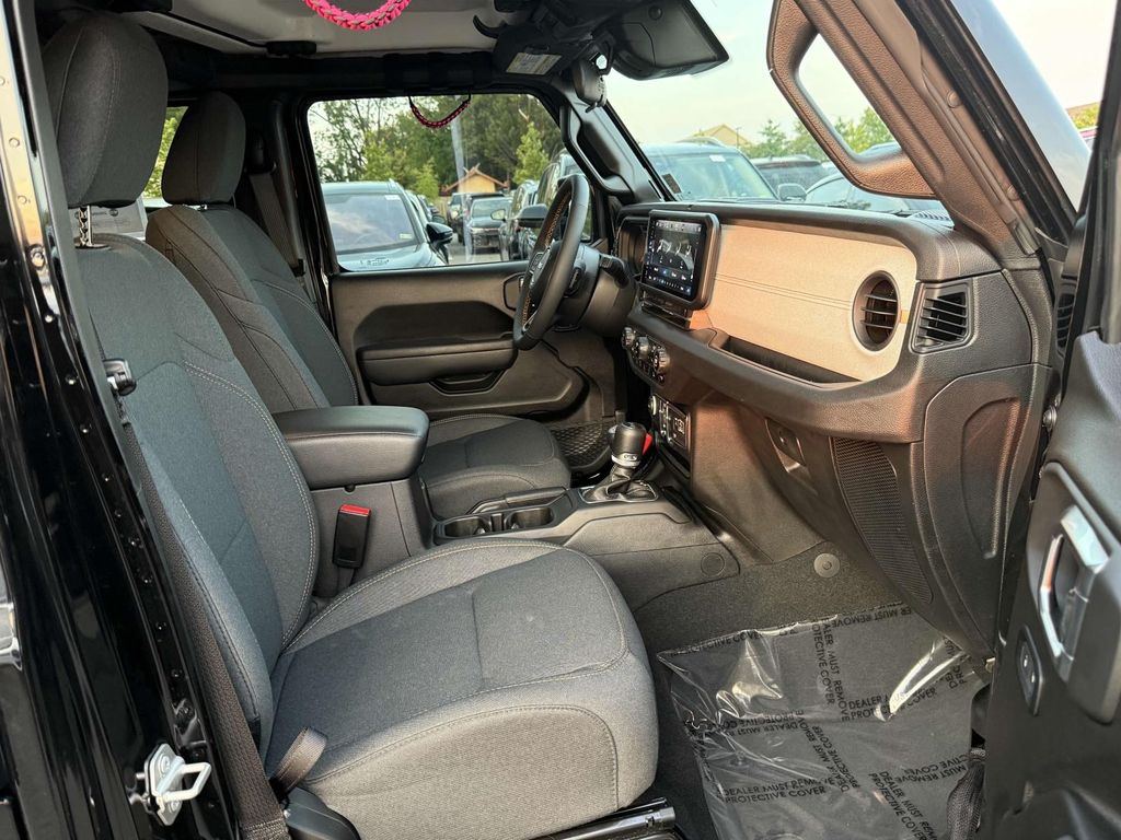 Vehicle image 10 of 26