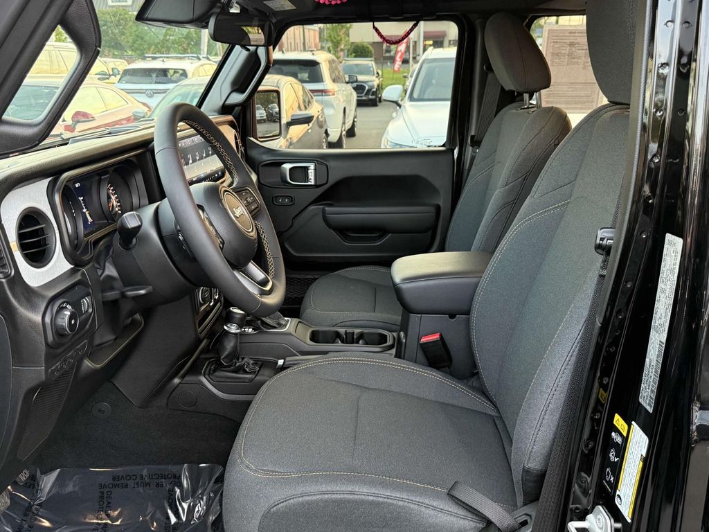 Vehicle image 11 of 26