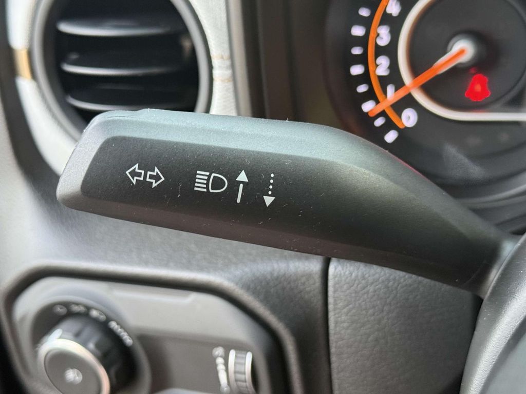 Vehicle image 21 of 26