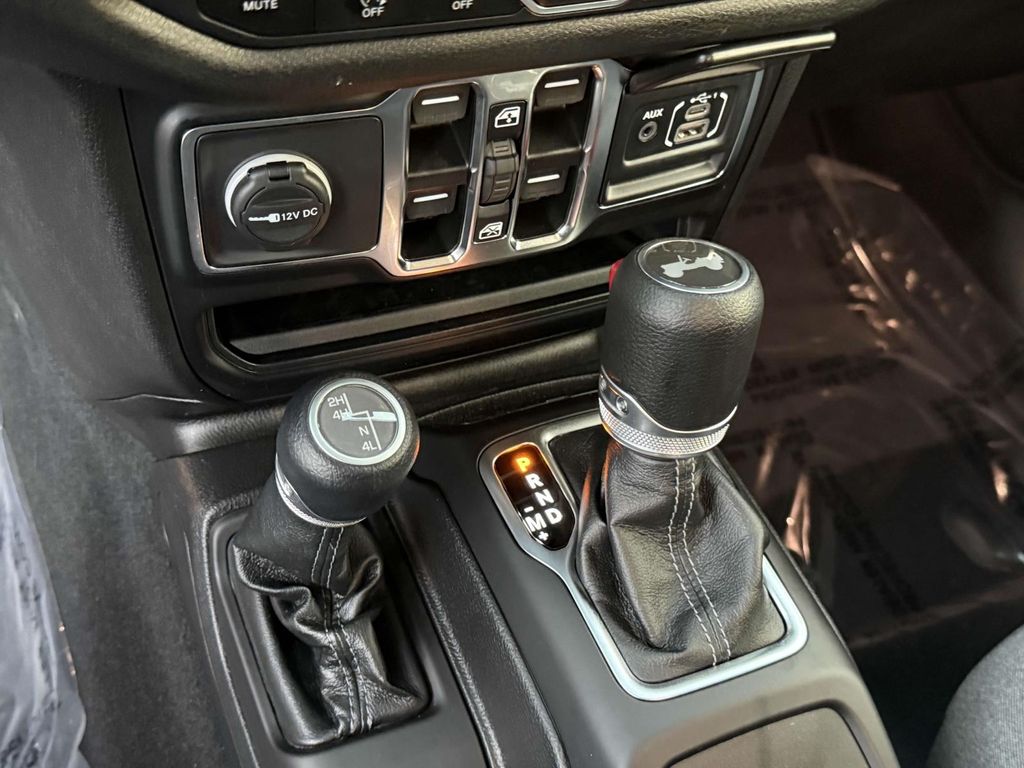 Vehicle image 16 of 26