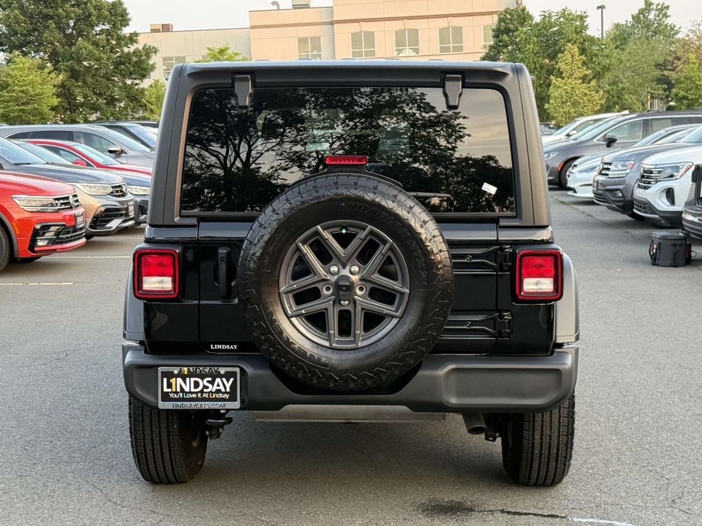 Vehicle image 25 of 26