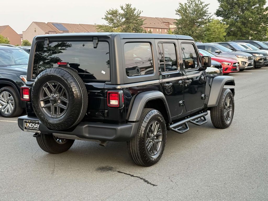 Vehicle image 4 of 26