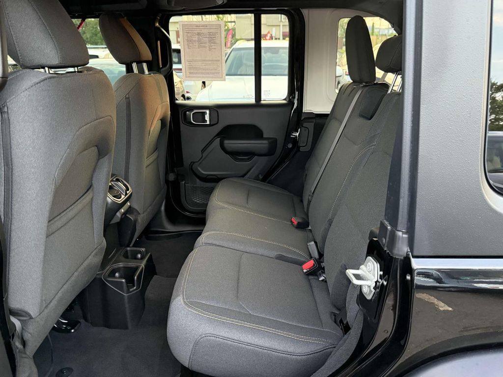 Vehicle image 9 of 26
