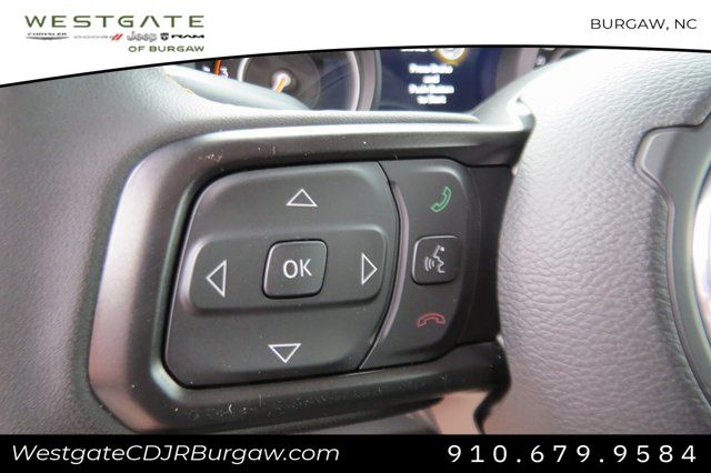 Vehicle image 16 of 19