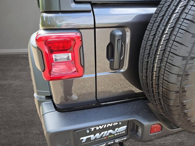 Vehicle image 39 of 67