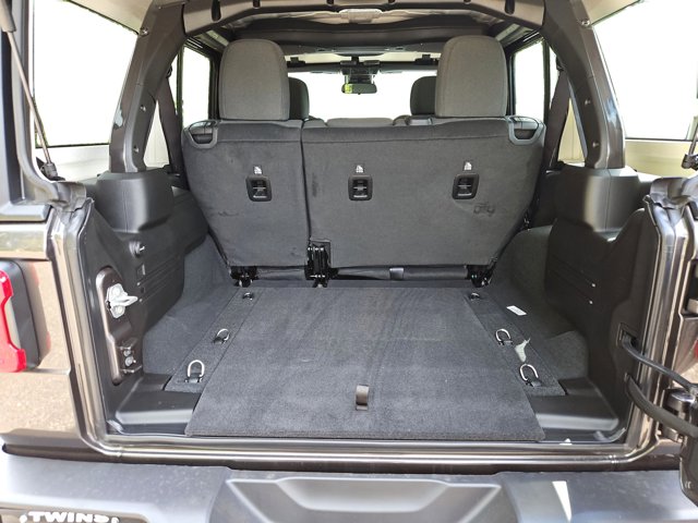 Vehicle image 16 of 67