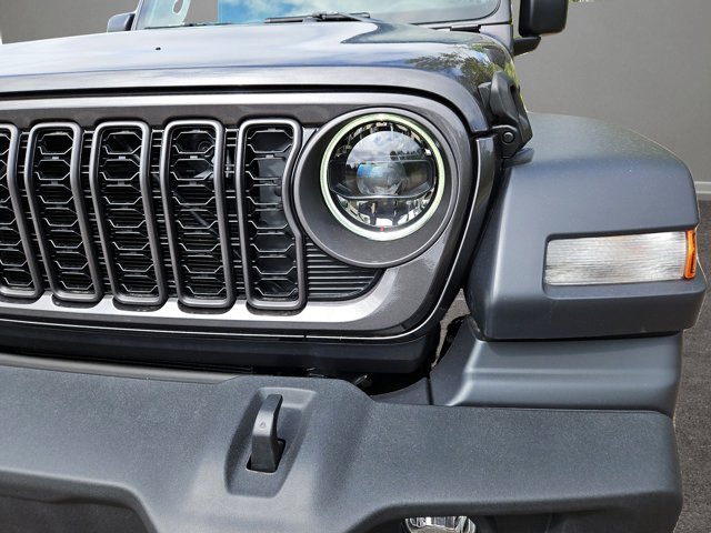 Vehicle image 38 of 67