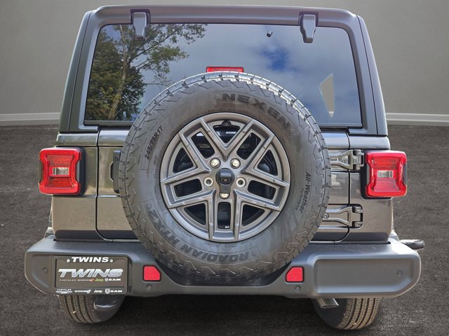 Vehicle image 29 of 67