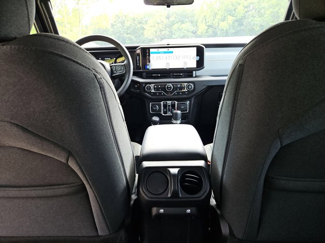 Vehicle image 25 of 67
