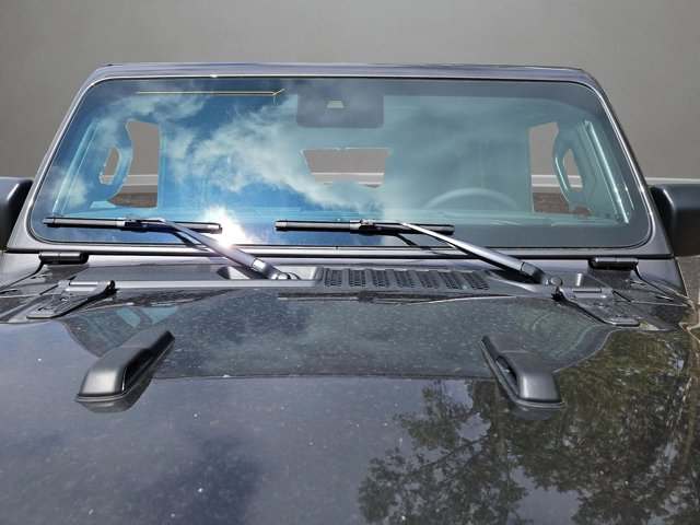 Vehicle image 27 of 67