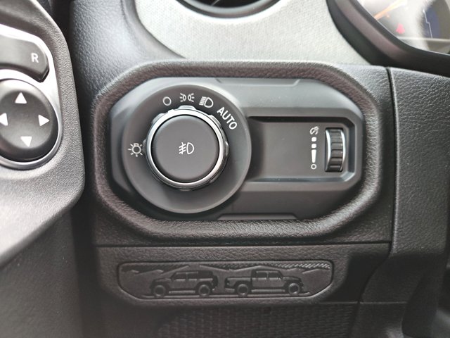 Vehicle image 22 of 67