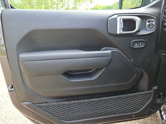 Vehicle image 24 of 67