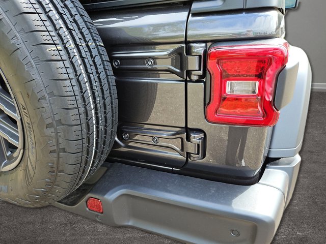 Vehicle image 40 of 67