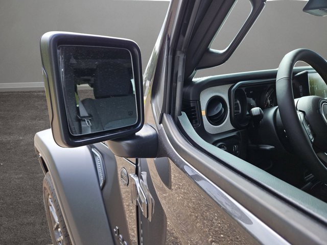 Vehicle image 37 of 67