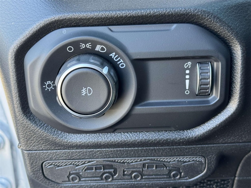 Vehicle image 20 of 30