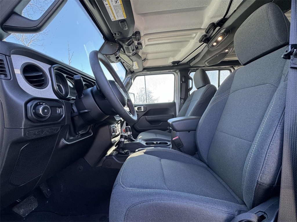 Vehicle image 10 of 30