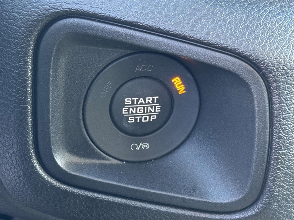 Vehicle image 21 of 30