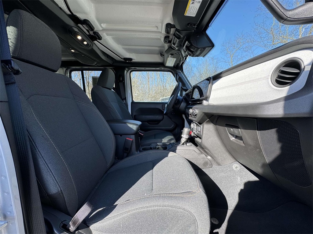 Vehicle image 13 of 30