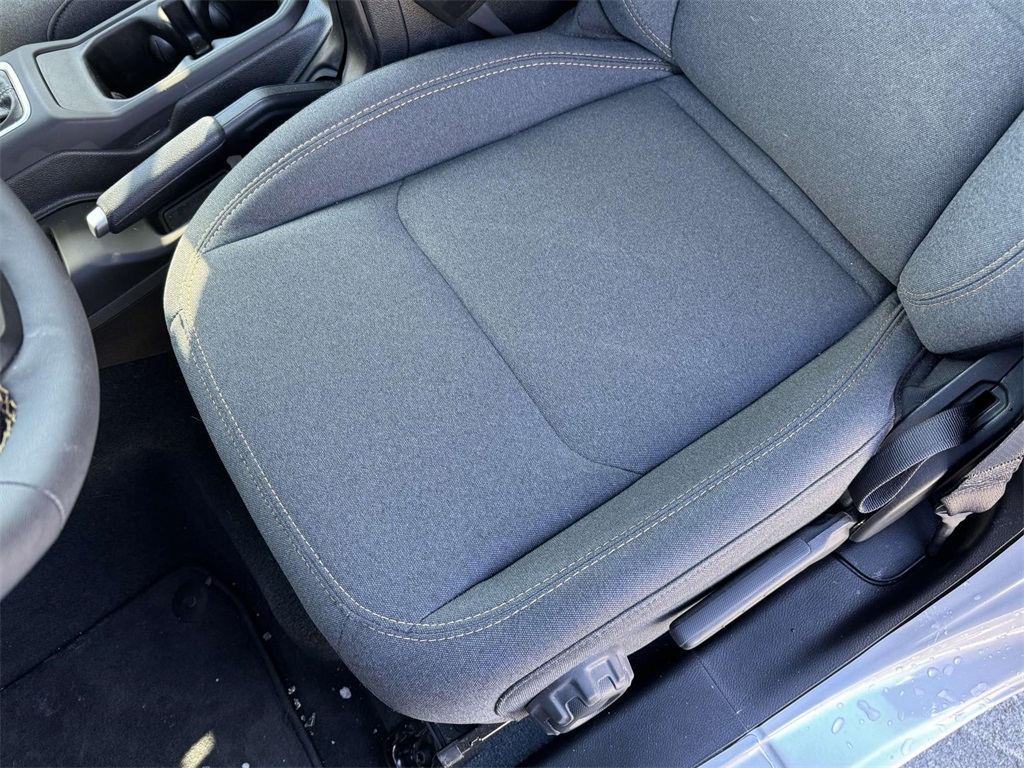 Vehicle image 14 of 30