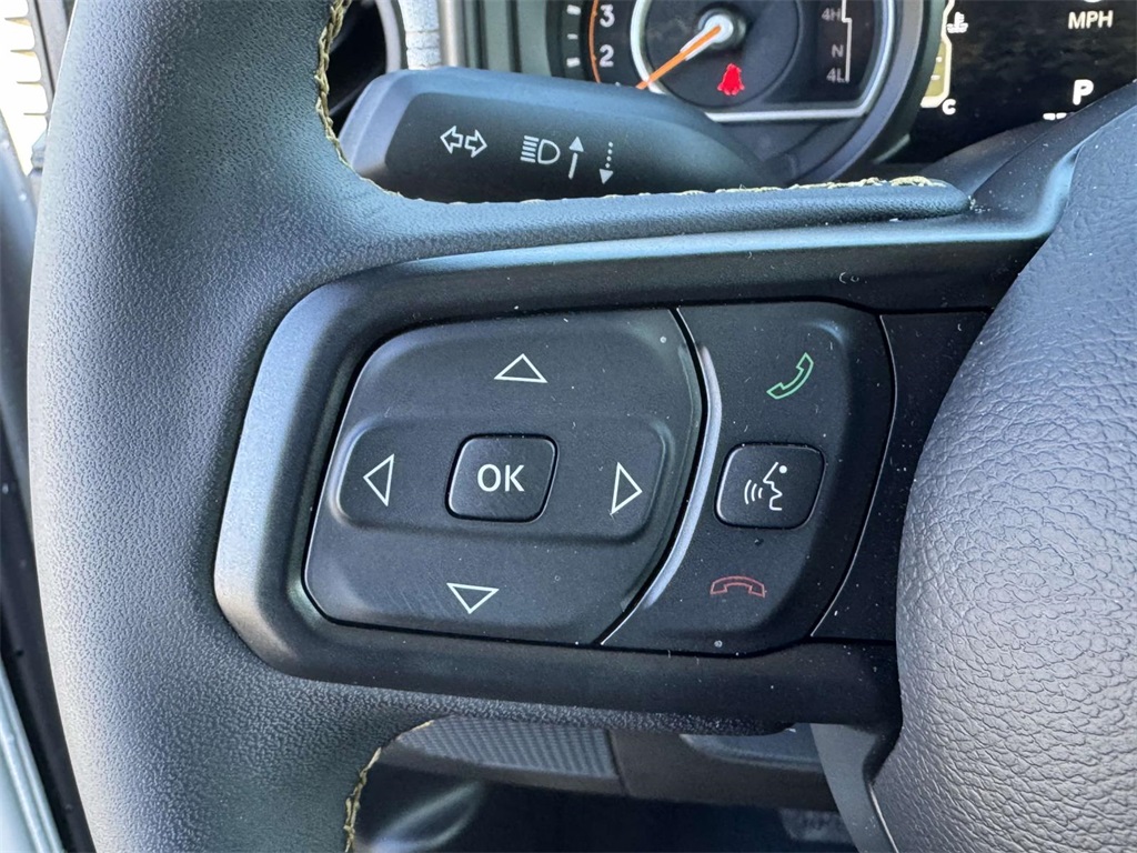 Vehicle image 25 of 30