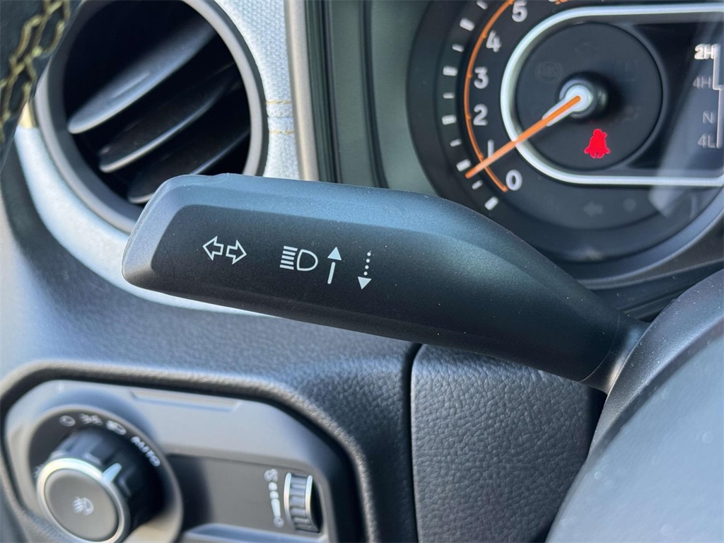 Vehicle image 23 of 30