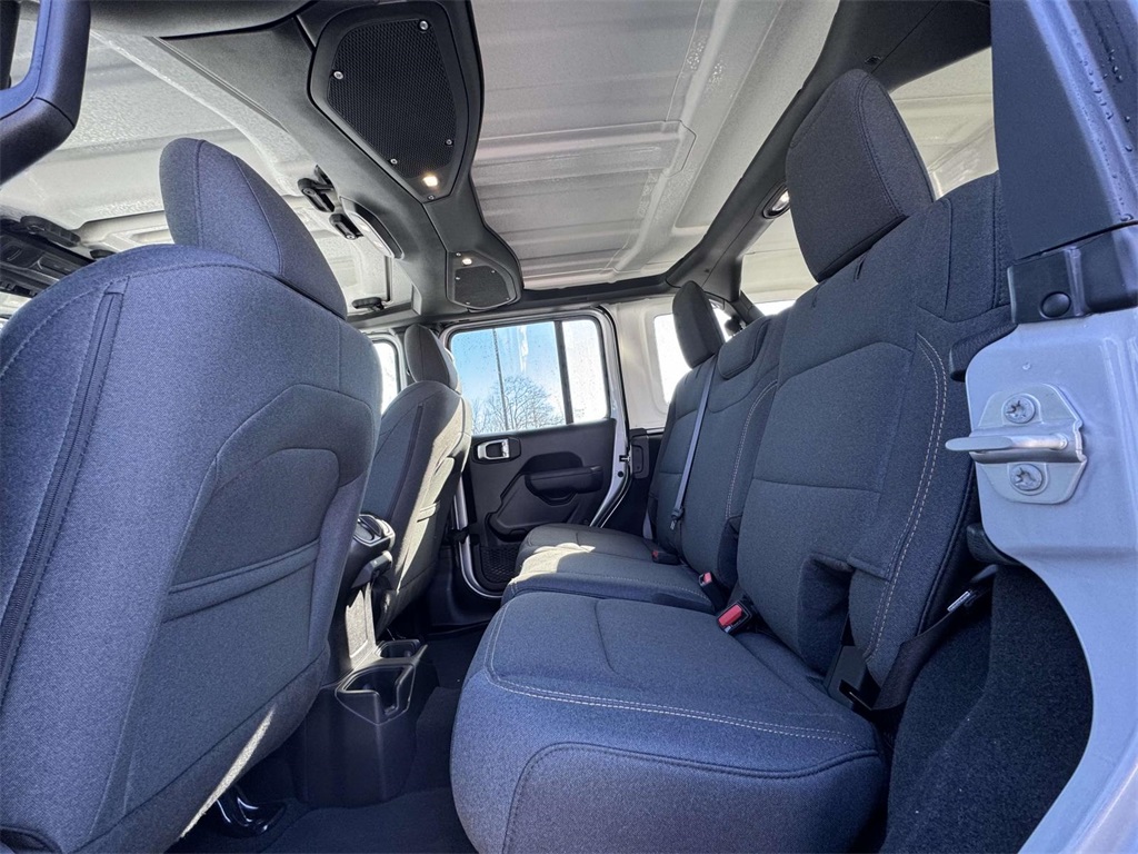 Vehicle image 11 of 30