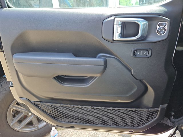 Vehicle image 22 of 62