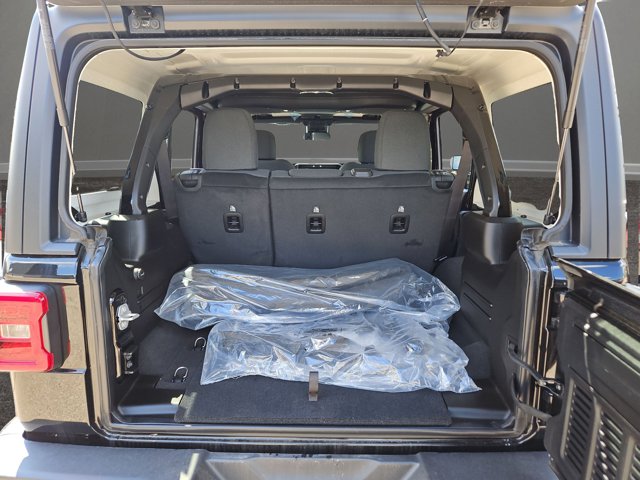 Vehicle image 15 of 62