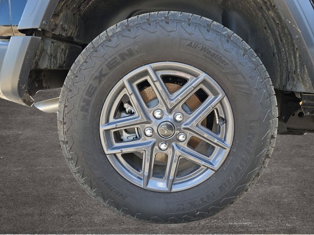 Vehicle image 33 of 62